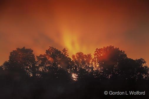 Sunrise Sunrays_06772.jpg - Photographed near Lindsay, Ontario, Canada.